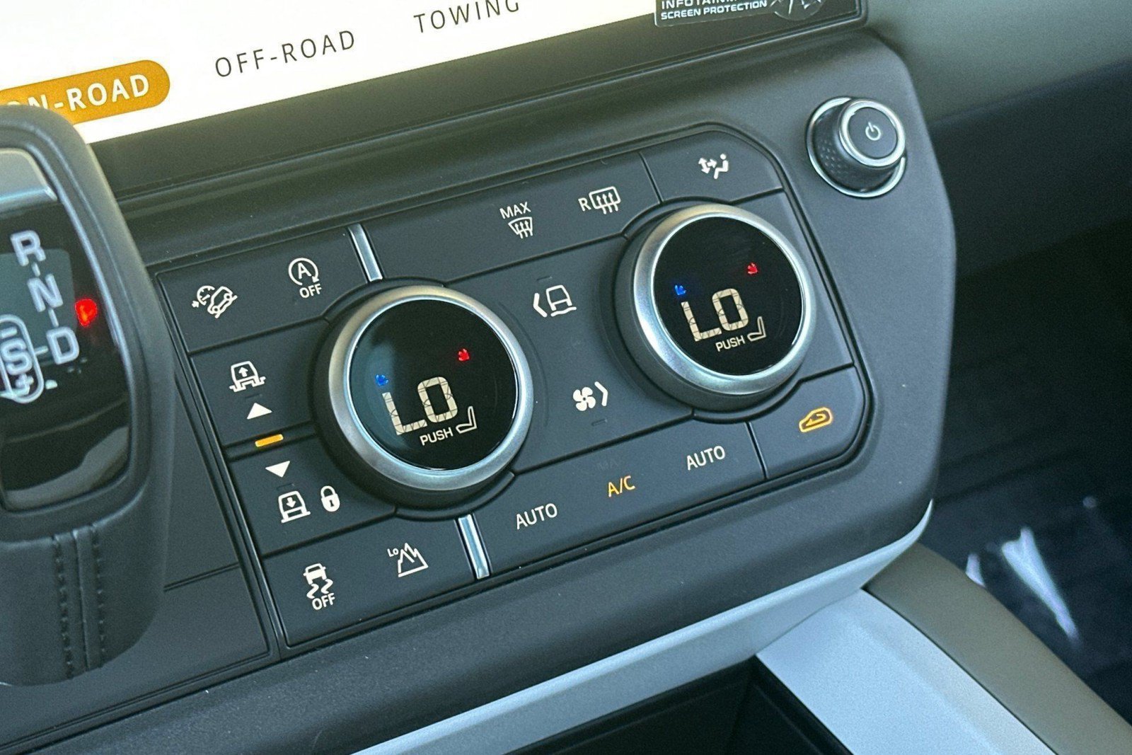 New 2026 Land Rover Defender 110 X-Dynamic SE AWD/4WD image 16