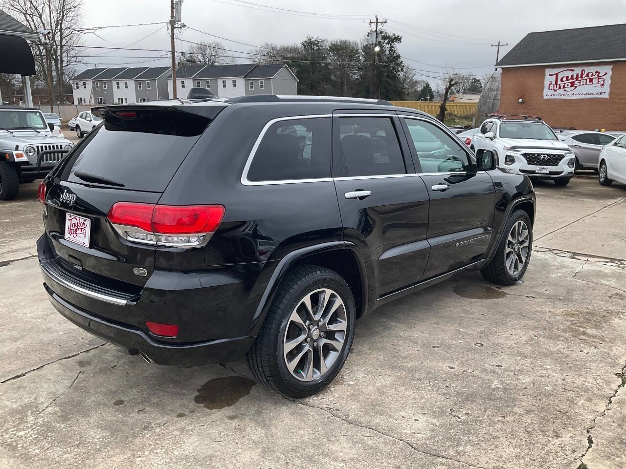 Used 2017 Jeep Grand Cherokee Overland RWD image 3