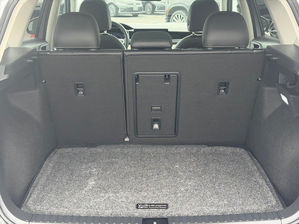 Certified 2025 Volkswagen Taos SEL AWD/4WD image 7