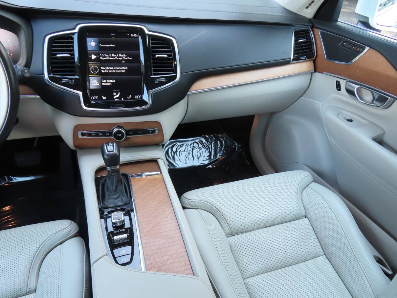 Used 2016 Volvo XC90 T6 Inscription w/ Vision Package AWD/4WD image 11