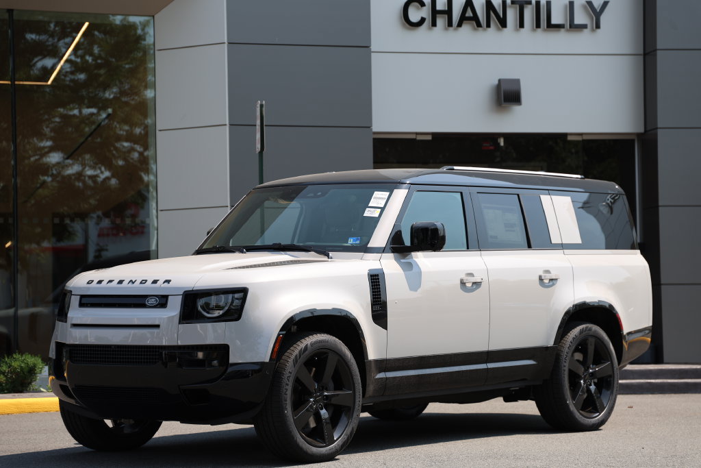 New 2026 Land Rover Defender 130 X-Dynamic SE AWD/4WD image 1