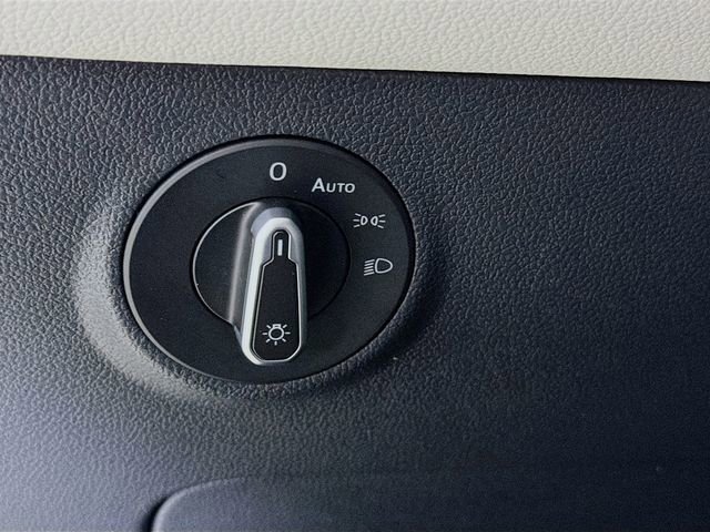 Used 2025 Volkswagen Taos SEL image 10