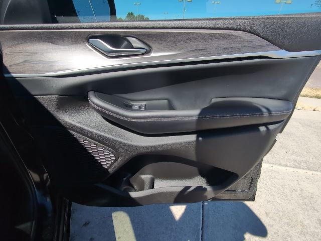 Used 2024 Jeep Grand Cherokee Limited w/ Luxury Tech Group II image 32