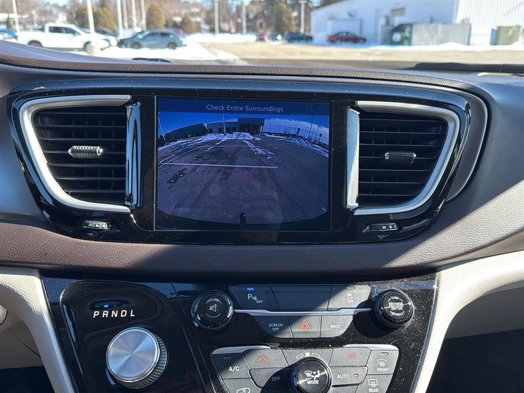 Used 2017 Chrysler Pacifica Touring-L w/ Tire & Wheel Group image 7