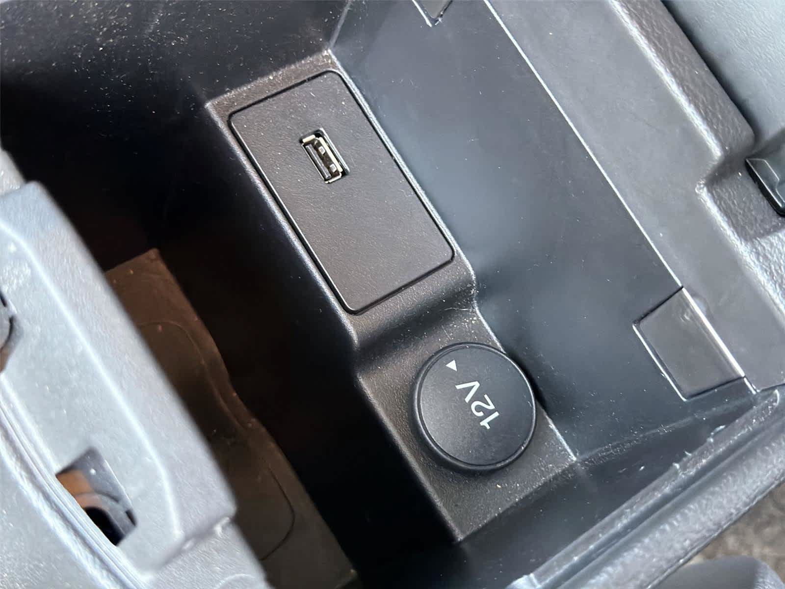 Used 2018 Ford Focus SE w/ SE Appearance Package FWD image 39