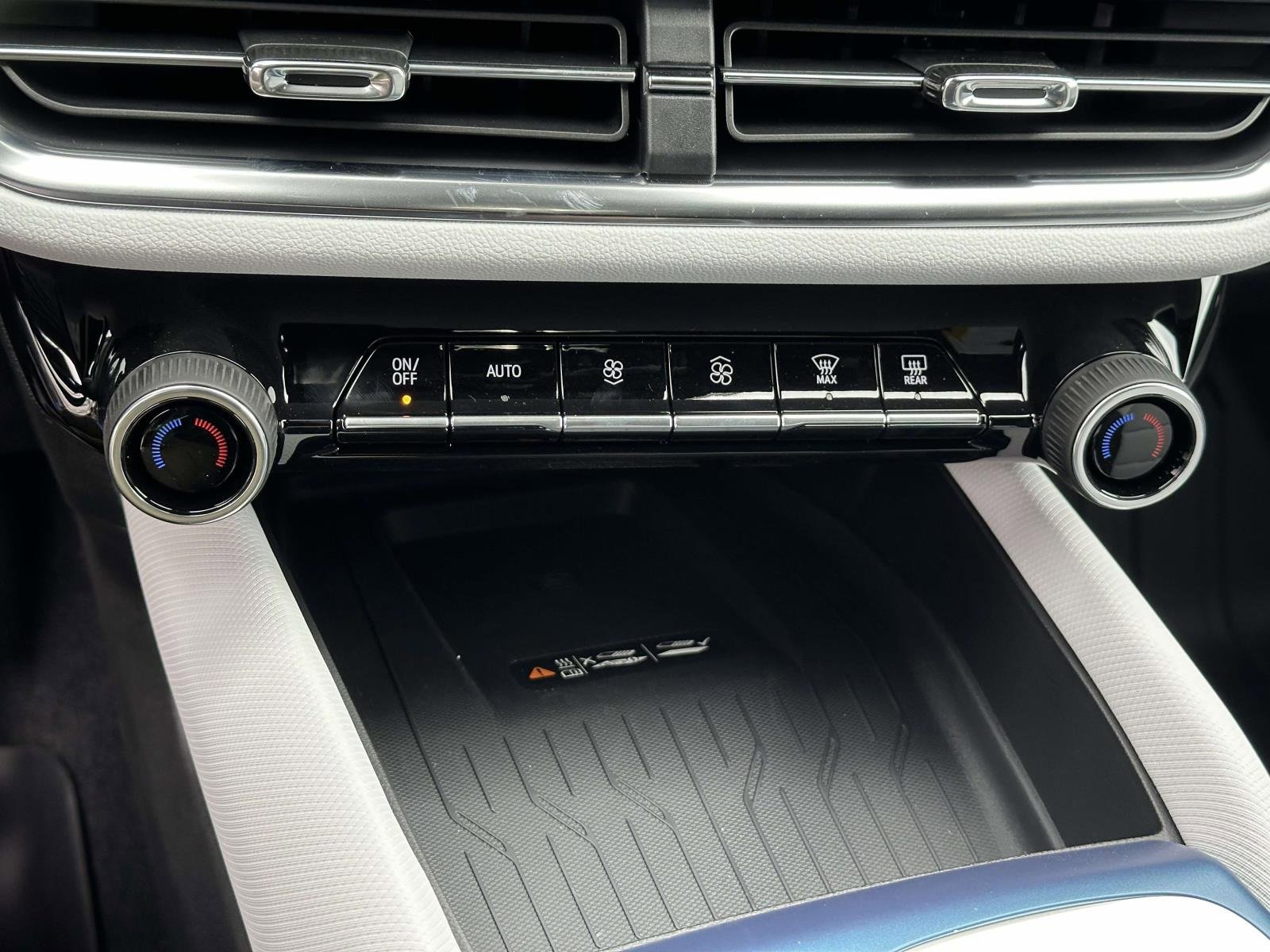 New 2026 Chevrolet Equinox EV LT image 12