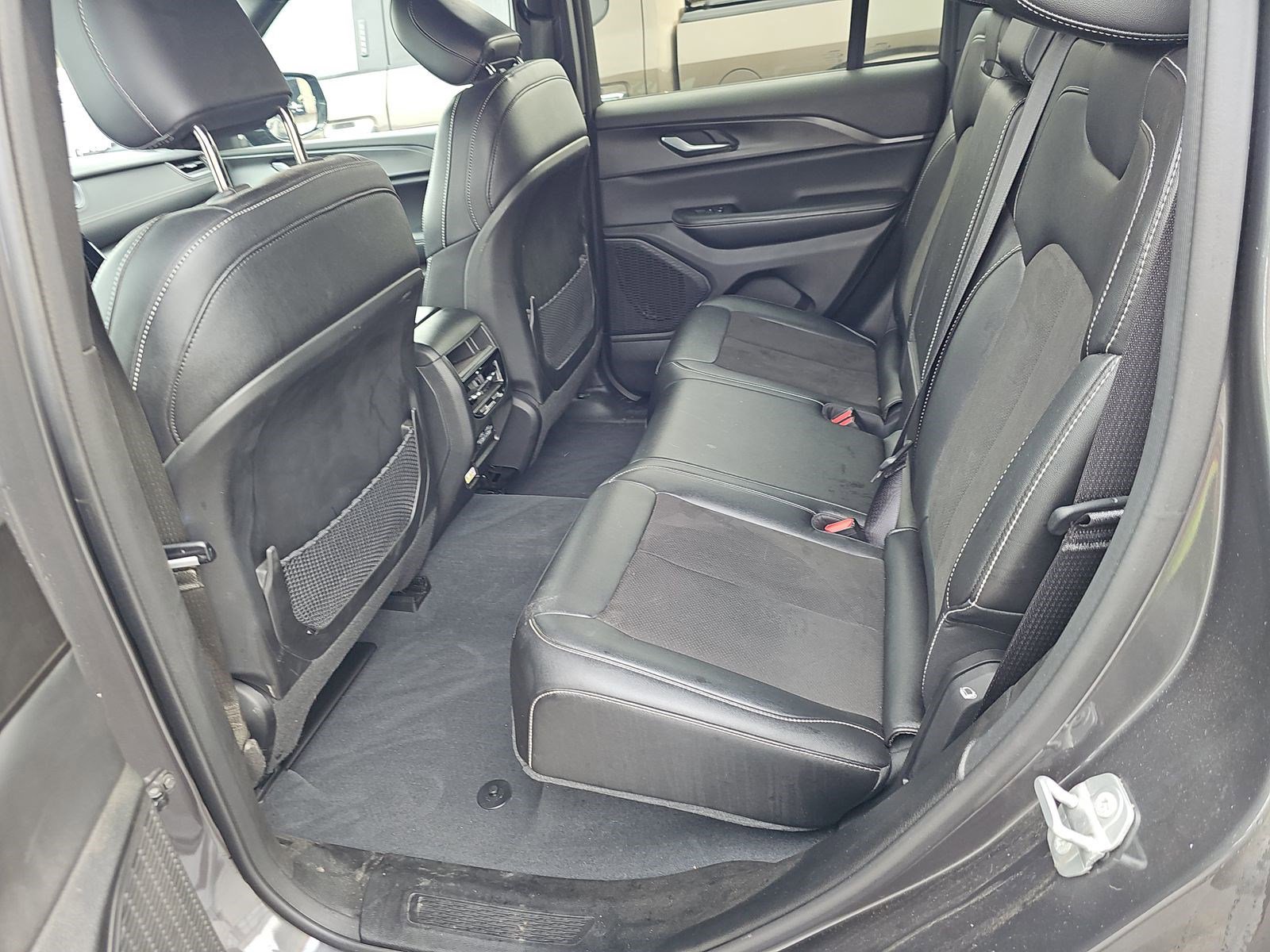 Used 2023 Jeep Grand Cherokee Altitude image 19