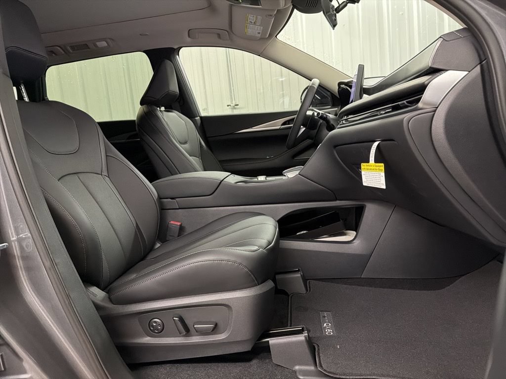 Used 2026 INFINITI QX60 Pure w/ Cargo Package FWD image 32
