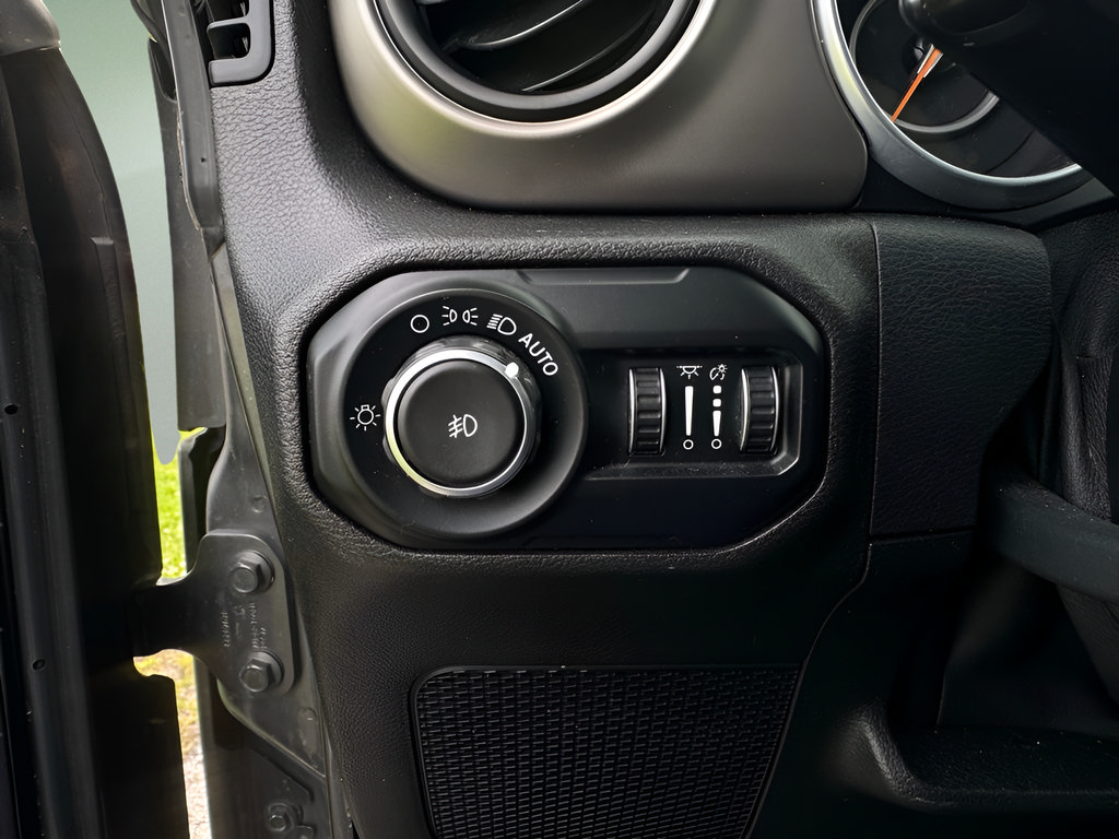 Used 2018 Jeep Wrangler Unlimited Sport S AWD/4WD image 20