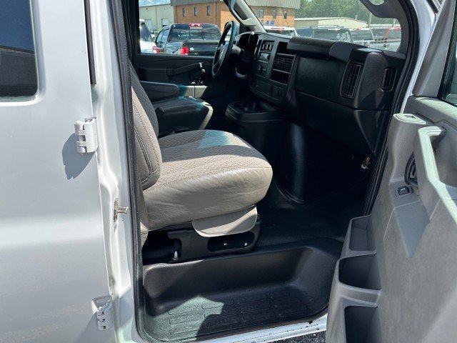 Used 2017 Chevrolet Express 2500 RWD image 31