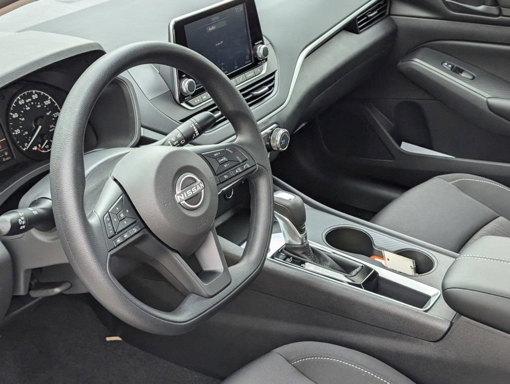 Used 2025 Nissan Altima 2.5 S FWD image 17