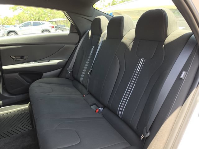 Used 2025 Hyundai Elantra Sport FWD image 18