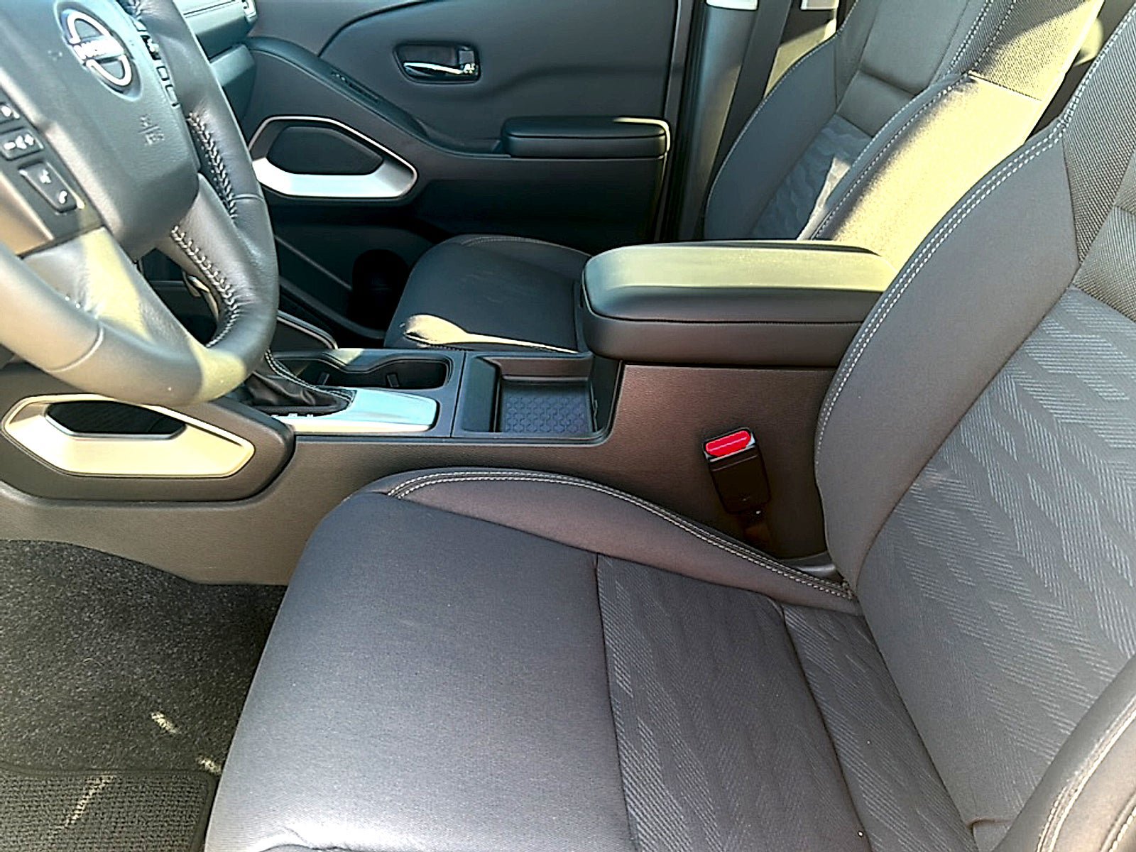 Used 2024 Nissan Frontier SV w/ SV Convenience Package RWD image 13