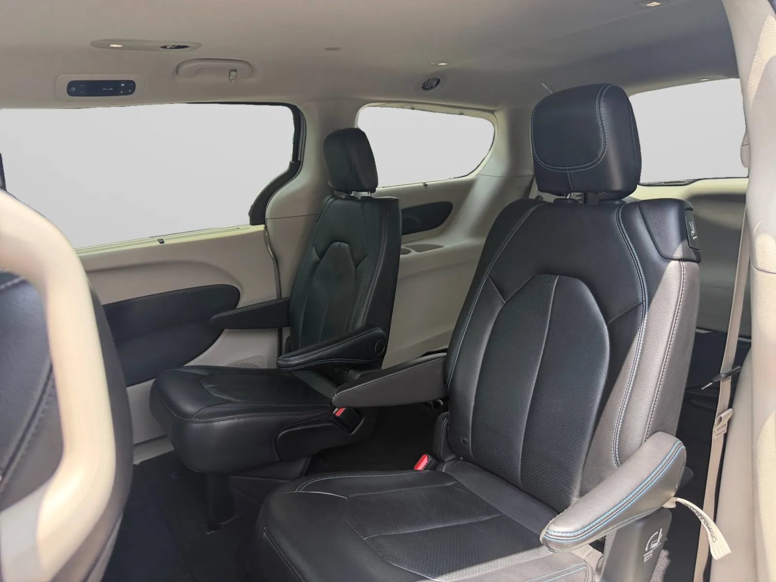 Used 2021 Chrysler Pacifica Touring-L FWD image 26