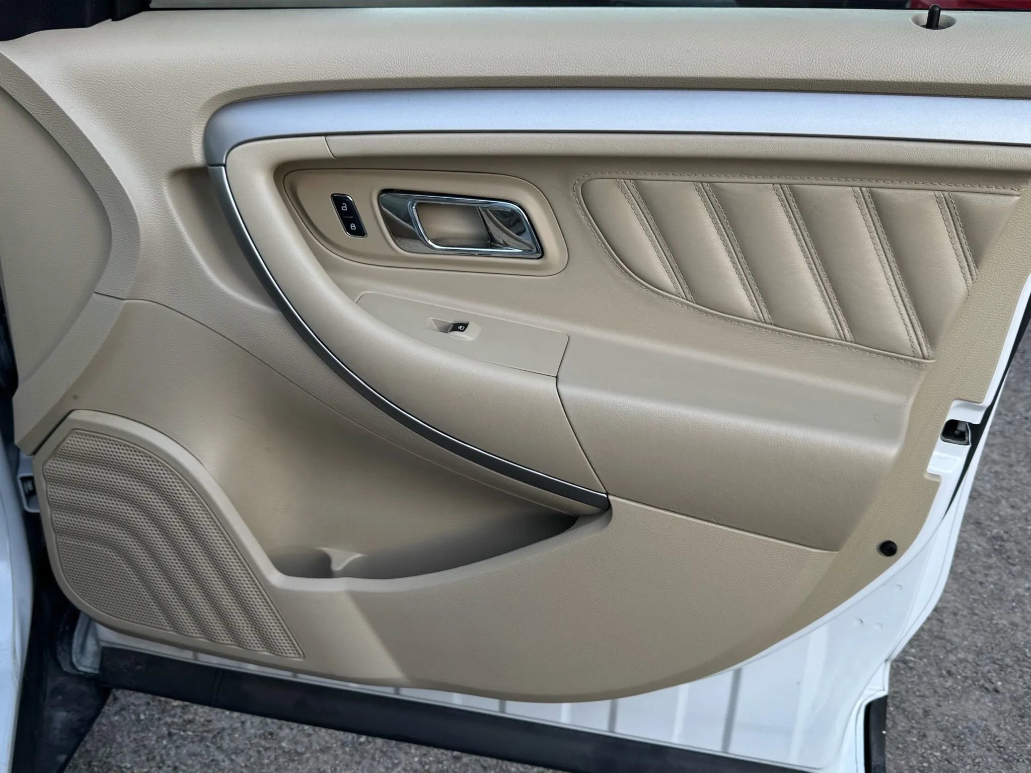 Used 2018 Ford Taurus SEL w/ Equipment Group 201A image 15