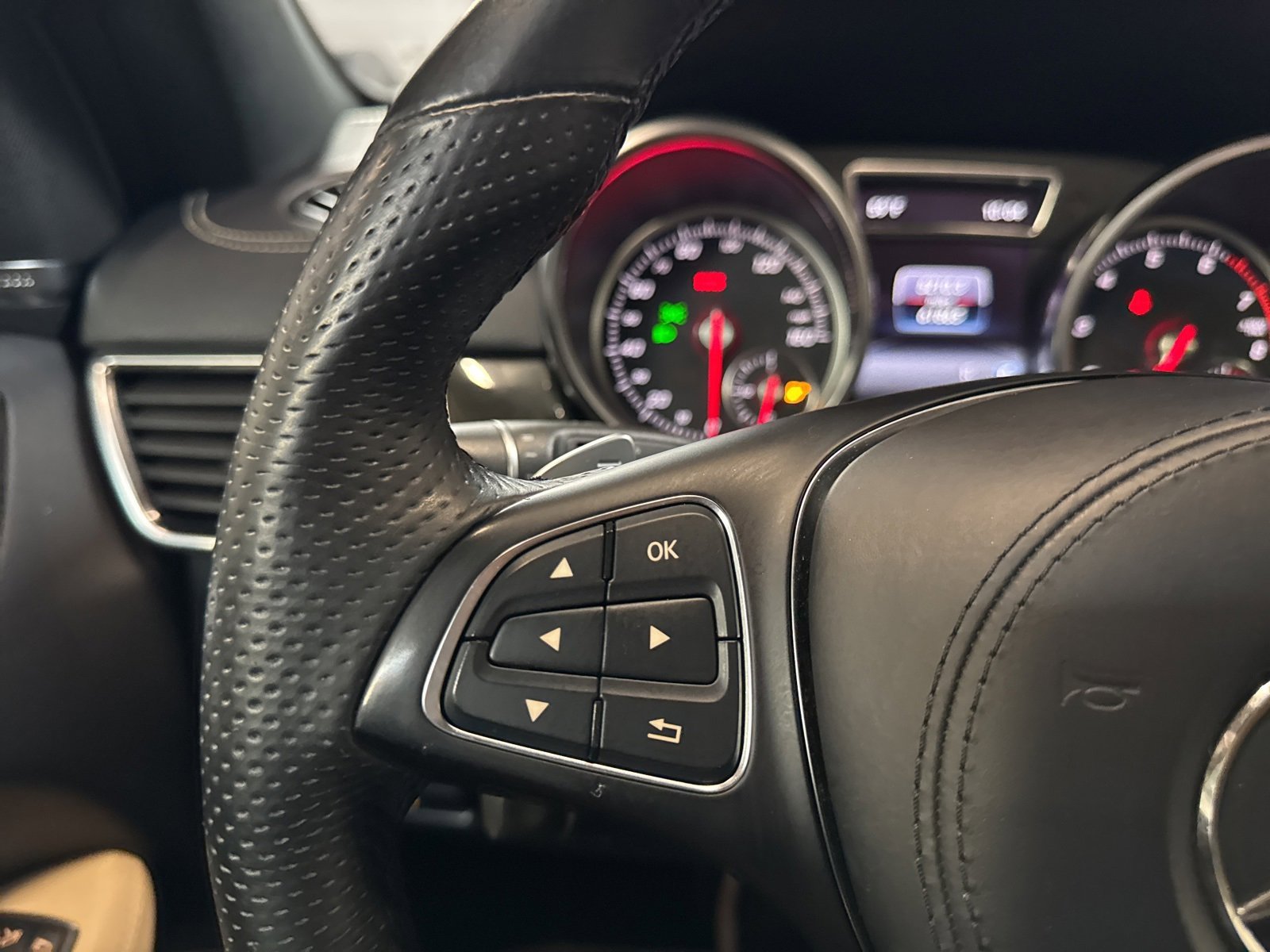 Used 2018 Mercedes-Benz GLS 450 4MATIC image 40