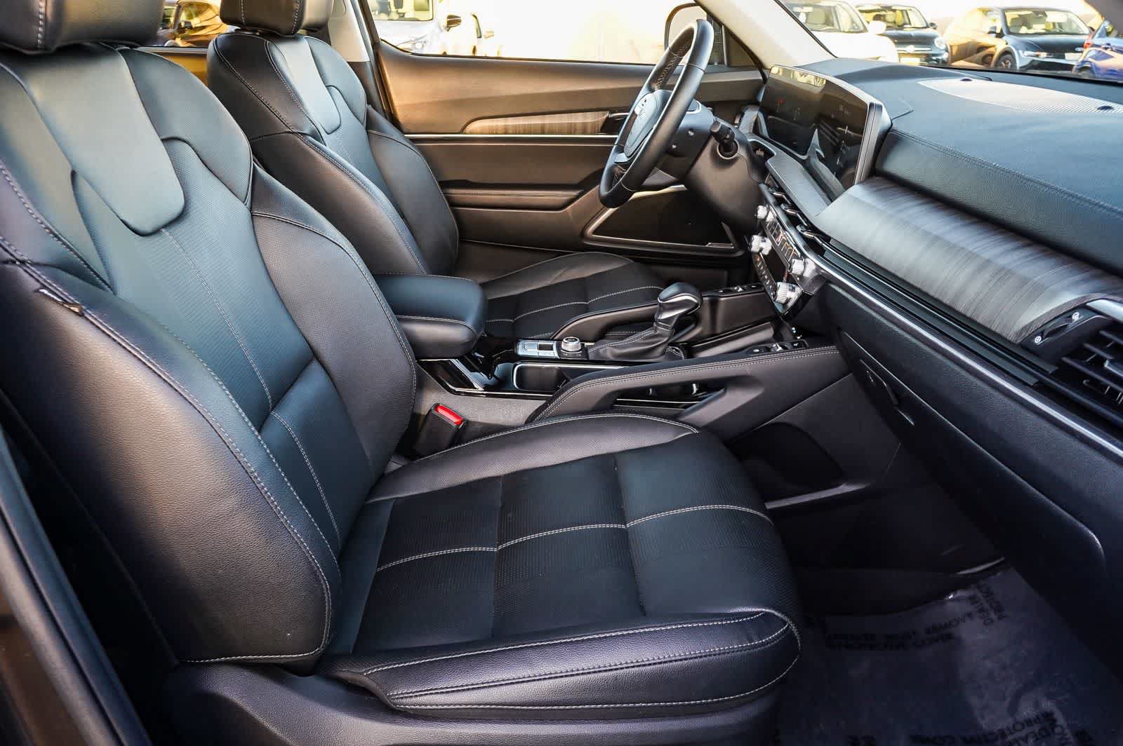 Used 2024 Kia Telluride EX w/ EX Captain's Chair Package AWD/4WD image 22