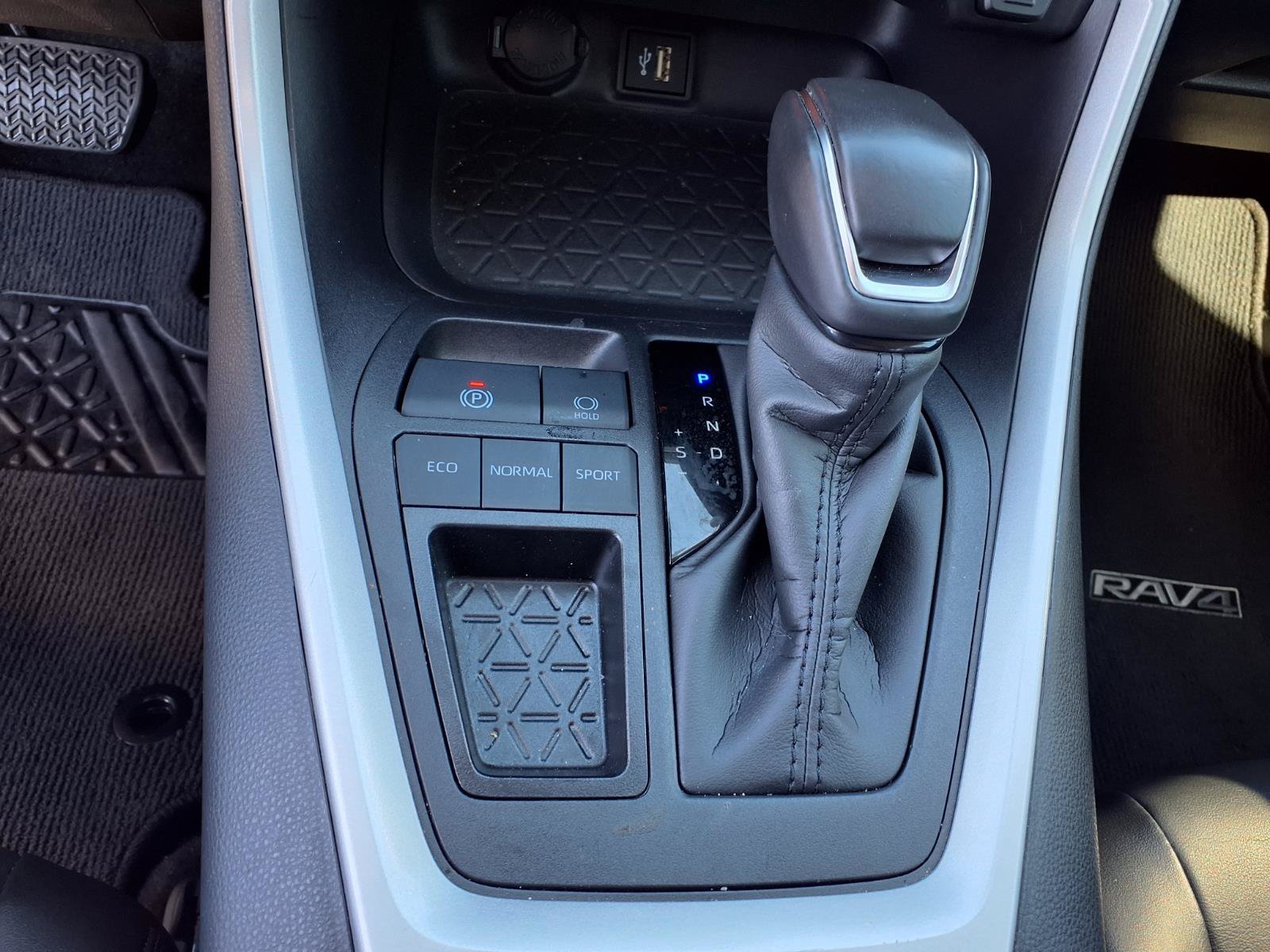 Used 2025 Toyota RAV4 XLE Premium FWD image 18
