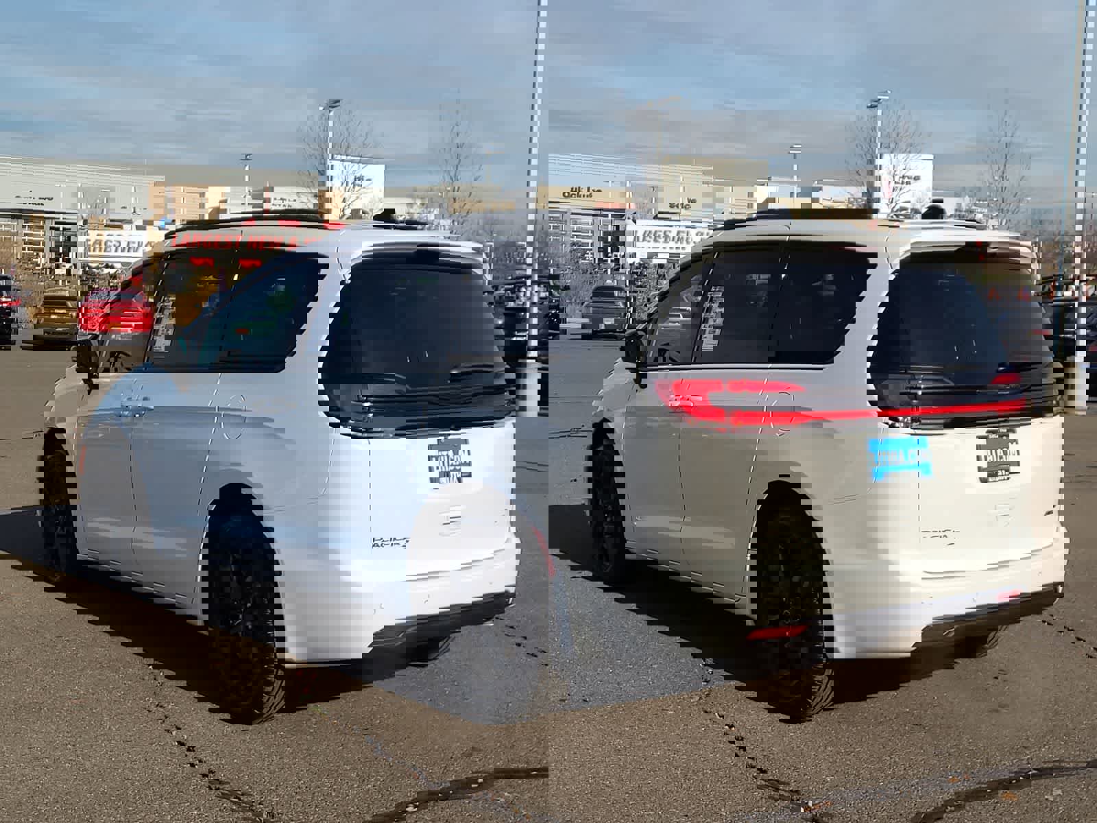 New 2026 Chrysler Pacifica Select image 12