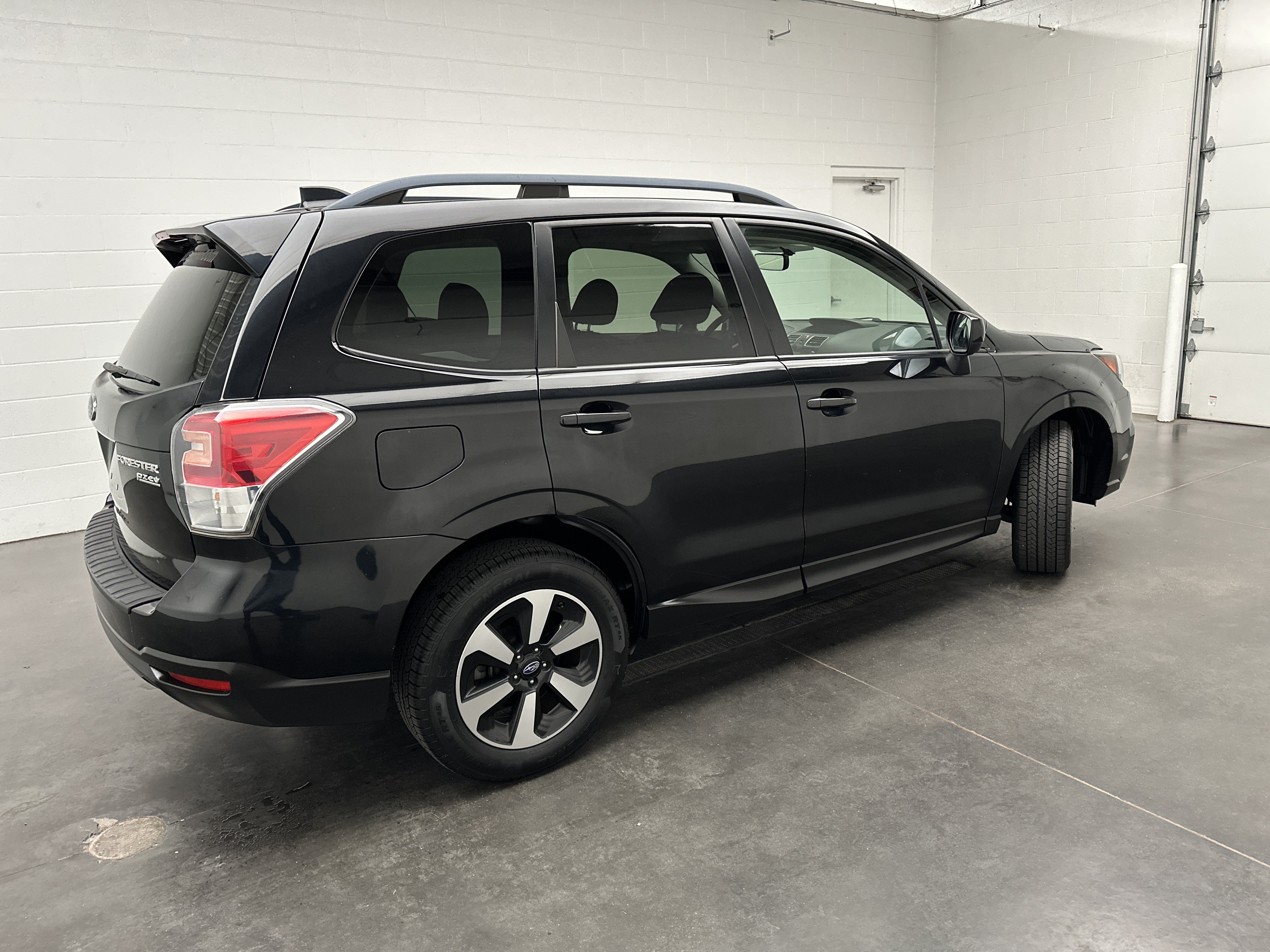 Used 2017 Subaru Forester 2.5i Premium w/ All-Weather Package AWD/4WD image 8