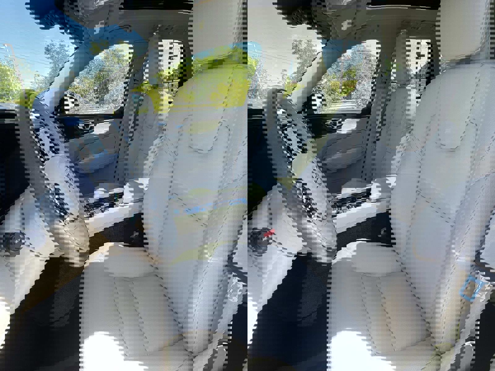 Used 2024 Volvo XC60 B5 Core w/ Protection Package Premier AWD/4WD image 20