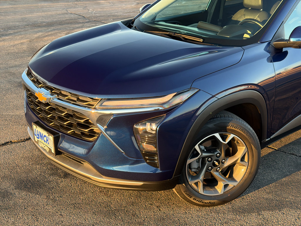 Used 2024 Chevrolet Trax LT w/ Sunroof Package image 8