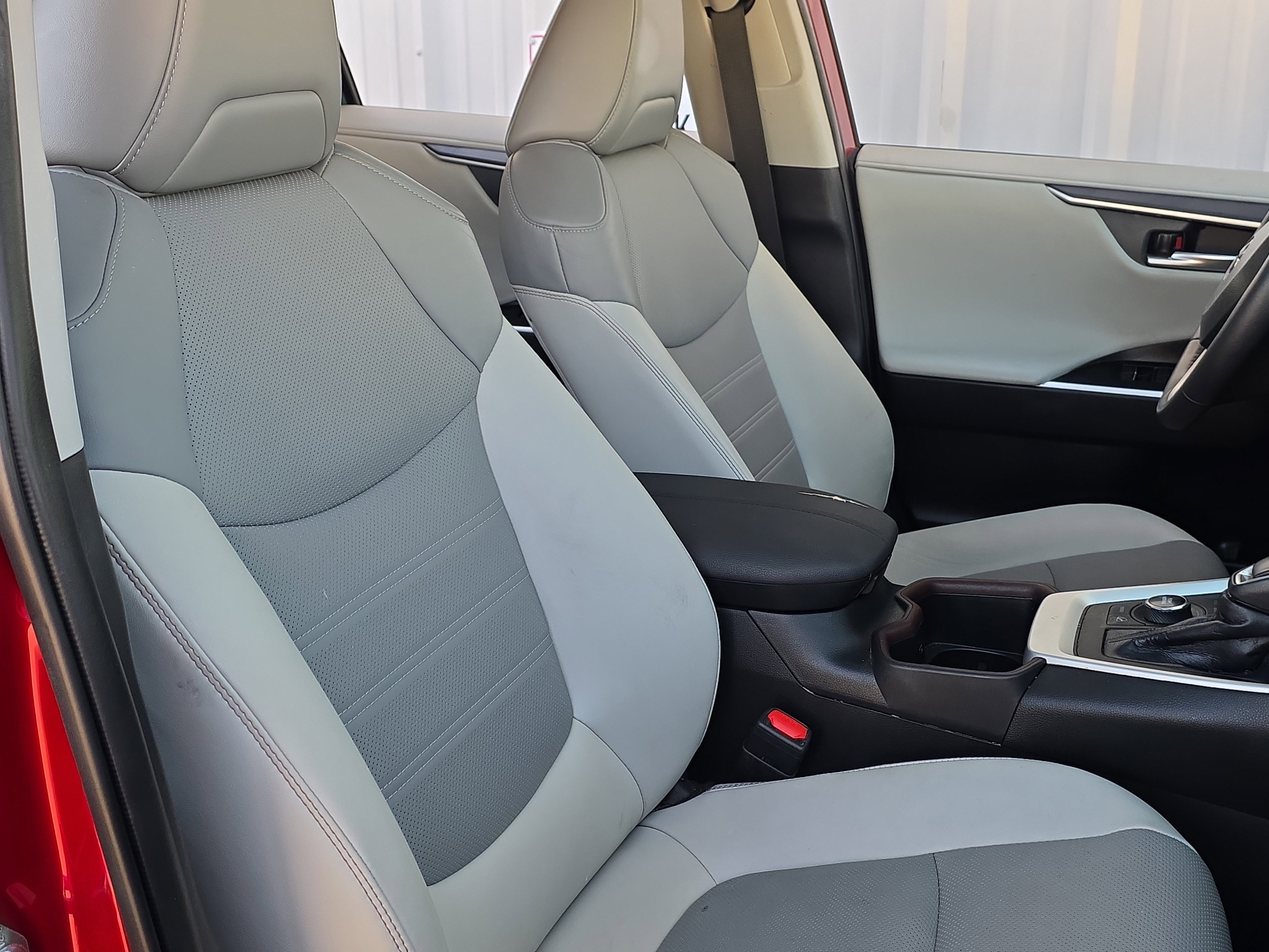 Used 2022 Toyota RAV4 Limited image 35