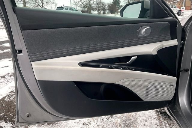 Certified 2024 Hyundai Elantra Limited image 24