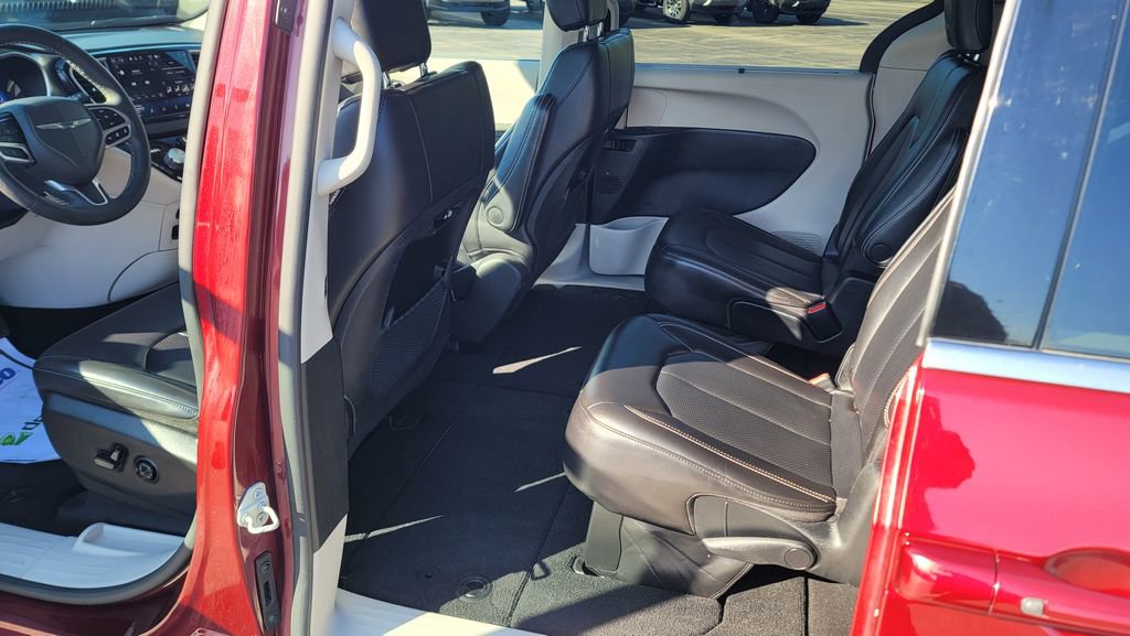 Used 2023 Chrysler Pacifica Touring-L FWD image 26