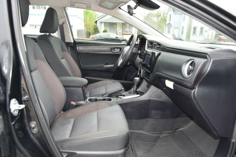 Used 2019 Toyota Corolla LE FWD image 19