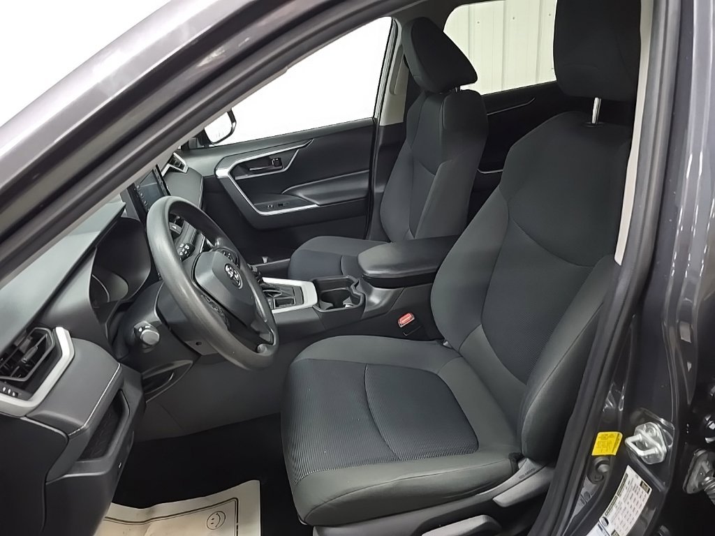 Used 2021 Toyota RAV4 LE AWD/4WD image 32