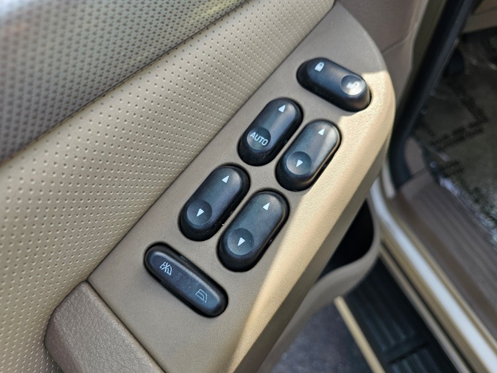 Used 2004 Mercury Mountaineer Premier AWD/4WD image 28