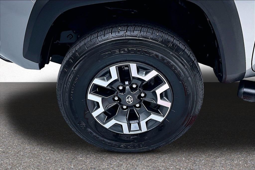 Used 2017 Toyota Tacoma TRD Off-Road w/ Tow Package (A/T) AWD/4WD image 32