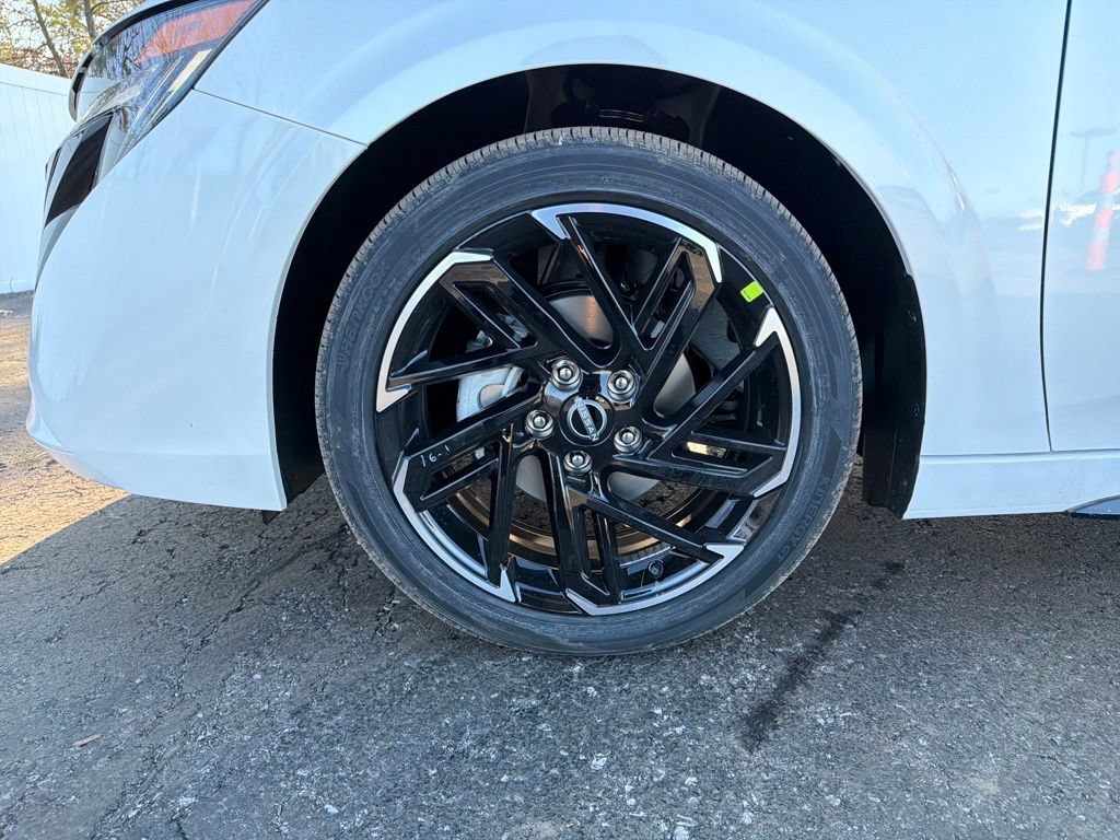 Used 2026 Nissan Sentra SR w/ SR All Weather Package FWD image 32