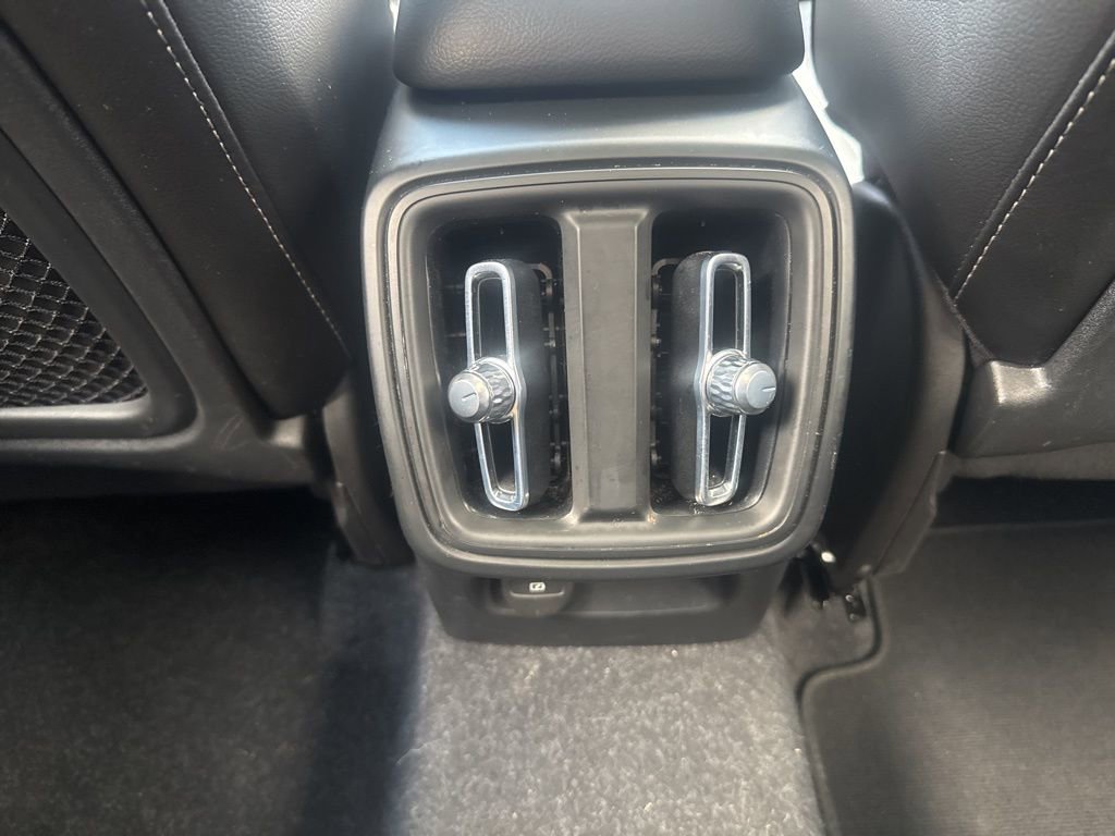 Used 2023 Volvo XC40 B5 Plus AWD/4WD image 29