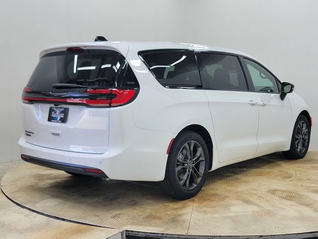 New 2026 Chrysler Pacifica Select image 6