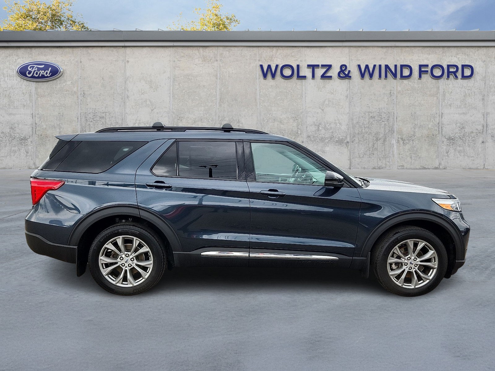 Used 2023 Ford Explorer XLT w/ Equipment Group 202A AWD/4WD image 7