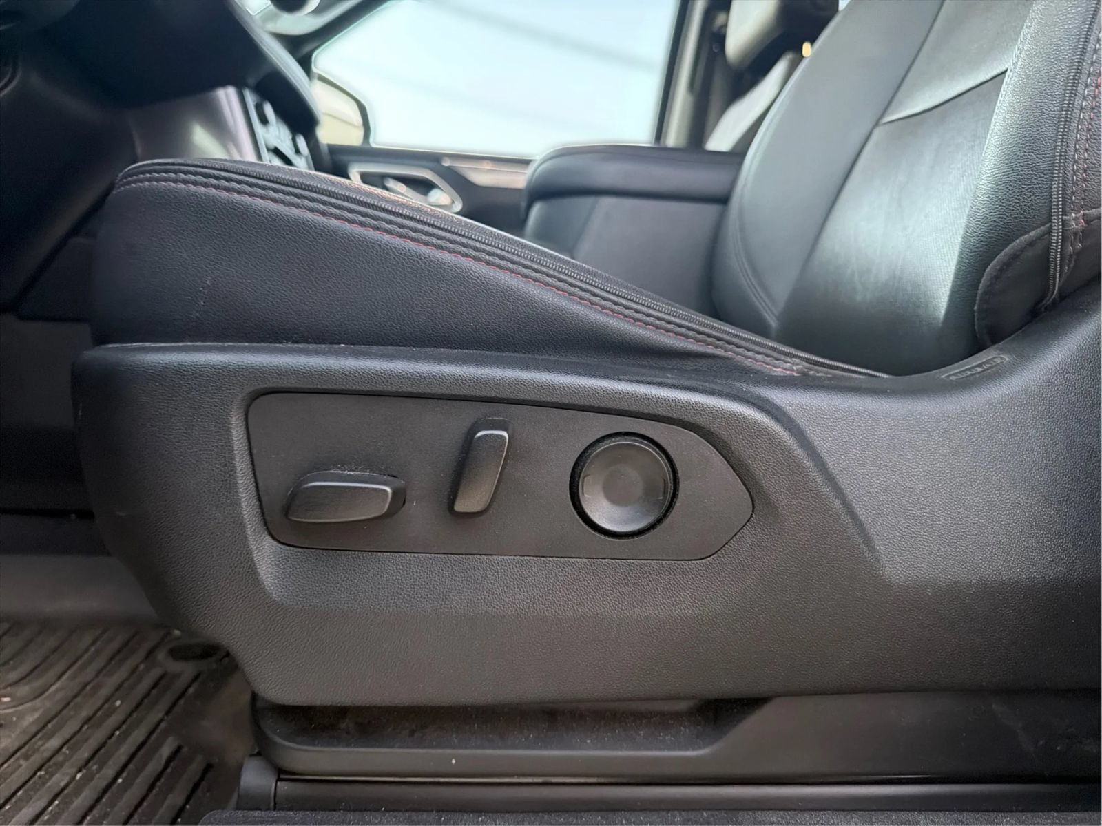 Used 2024 Chevrolet Suburban RST RWD image 36