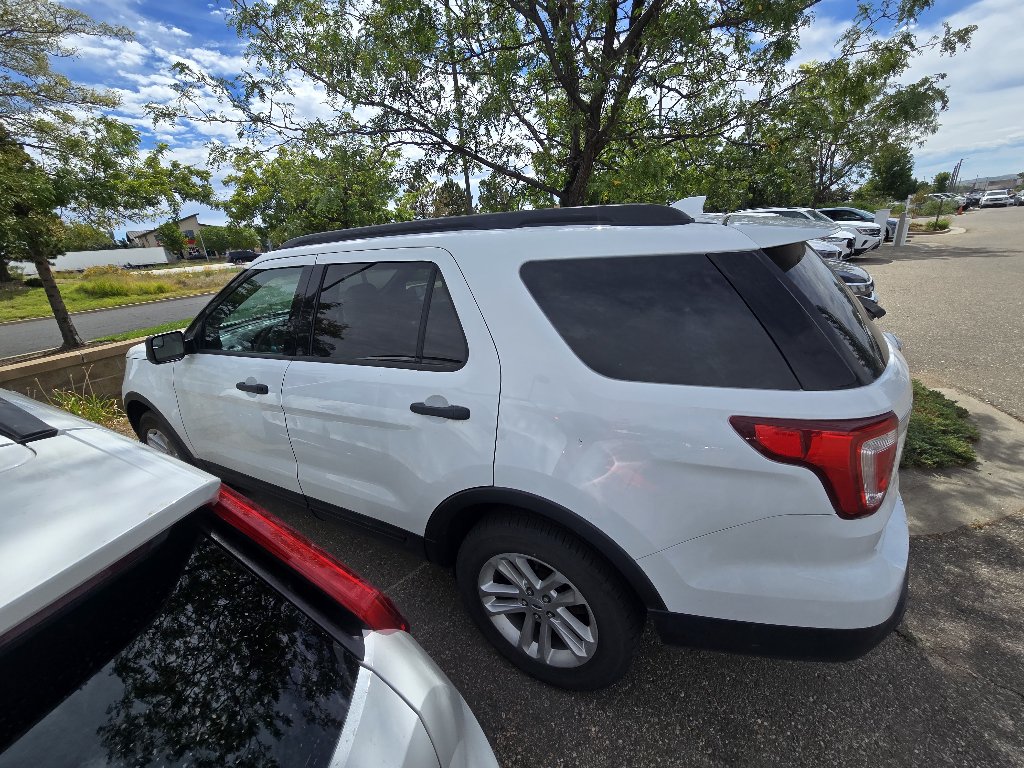 Used 2017 Ford Explorer 4WD image 2