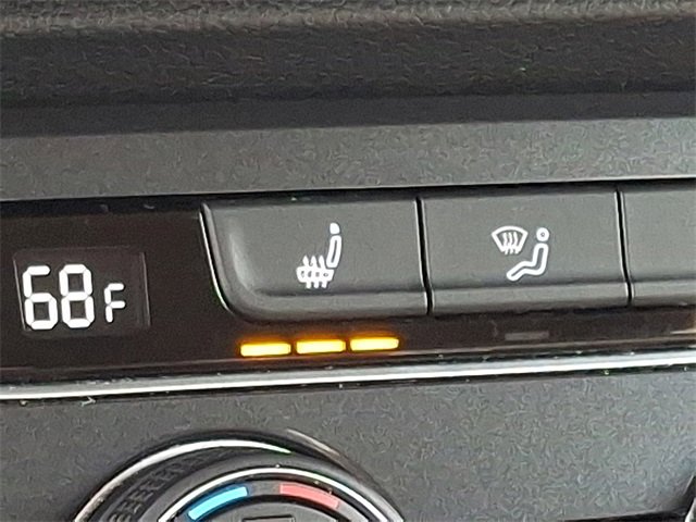 Used 2021 Volkswagen Tiguan SE image 21