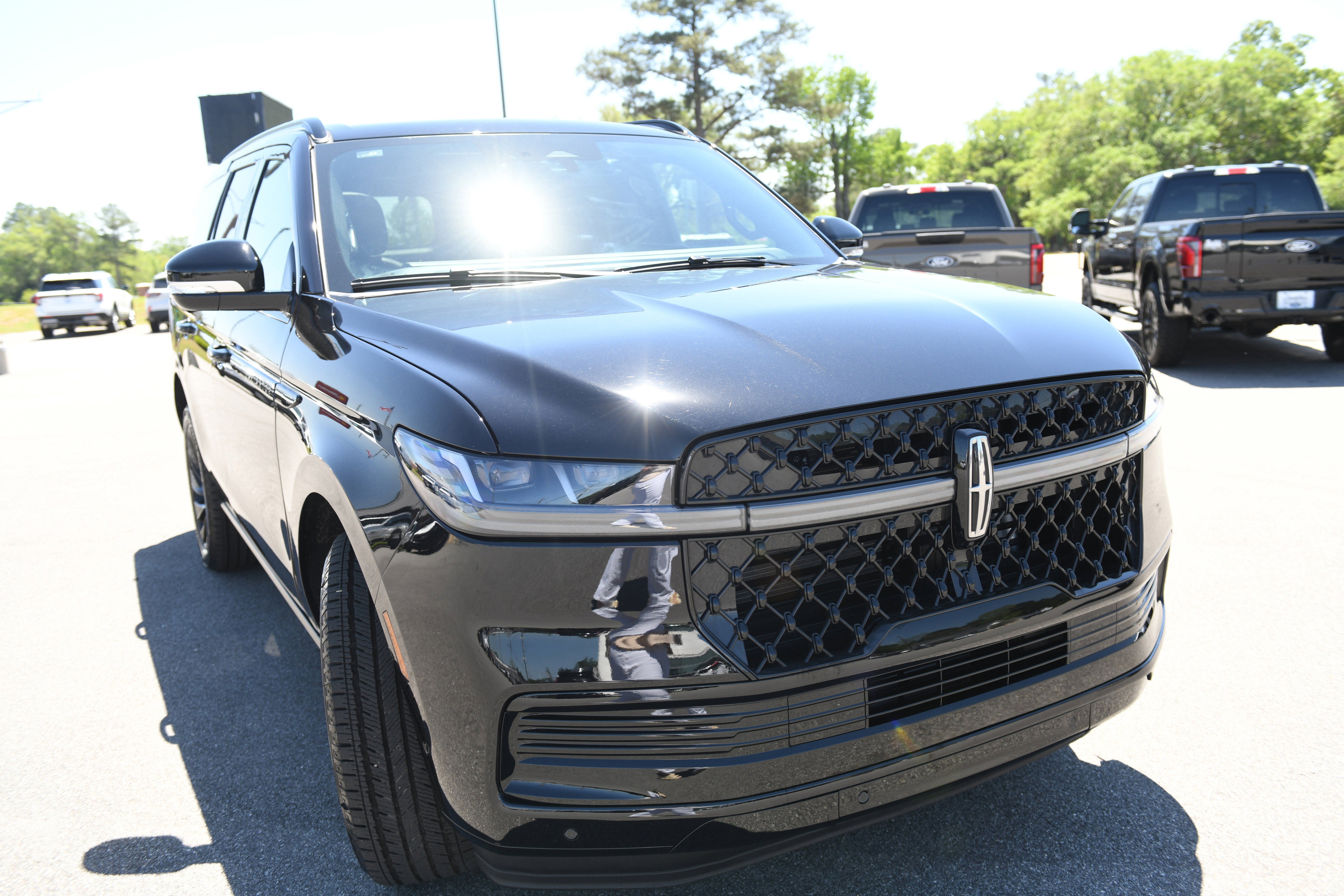 Used 2025 Lincoln Navigator Reserve w/ Jet Appearance Package image 6