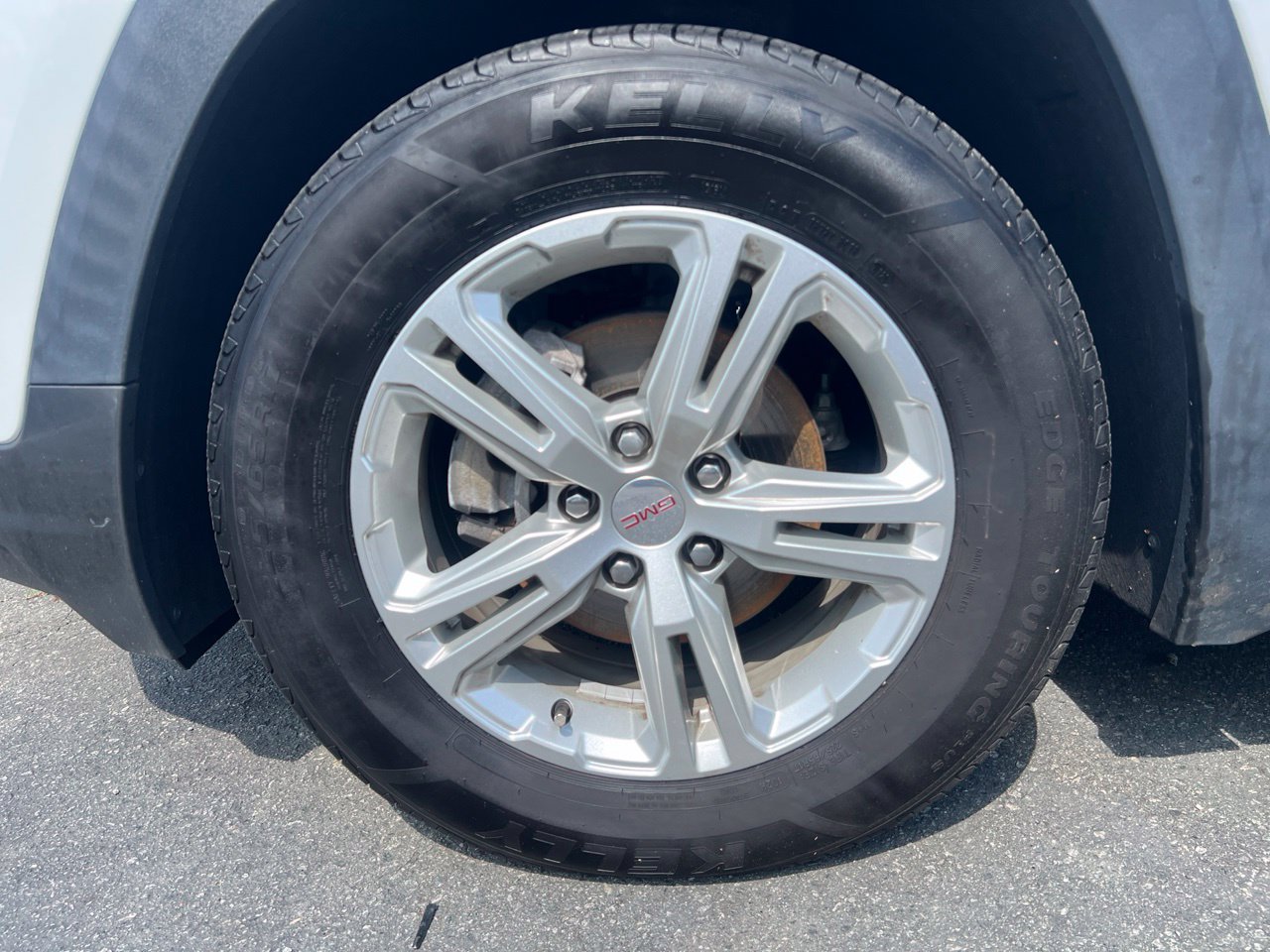 Used 2024 GMC Terrain SLE w/ Driver Convenience Package FWD image 9