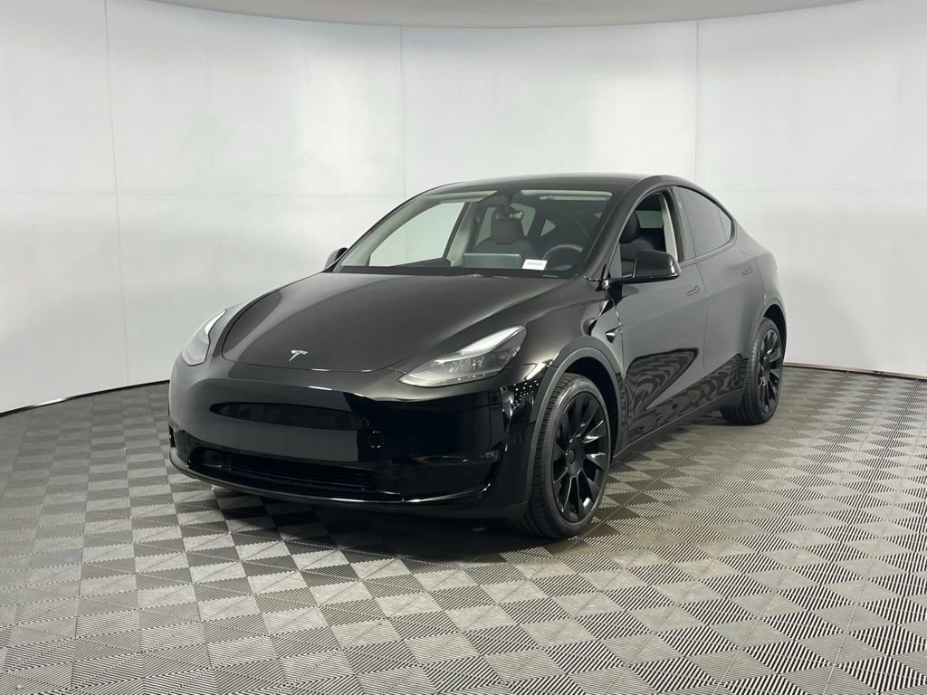 Used 2025 Tesla Model Y Long Range image 2