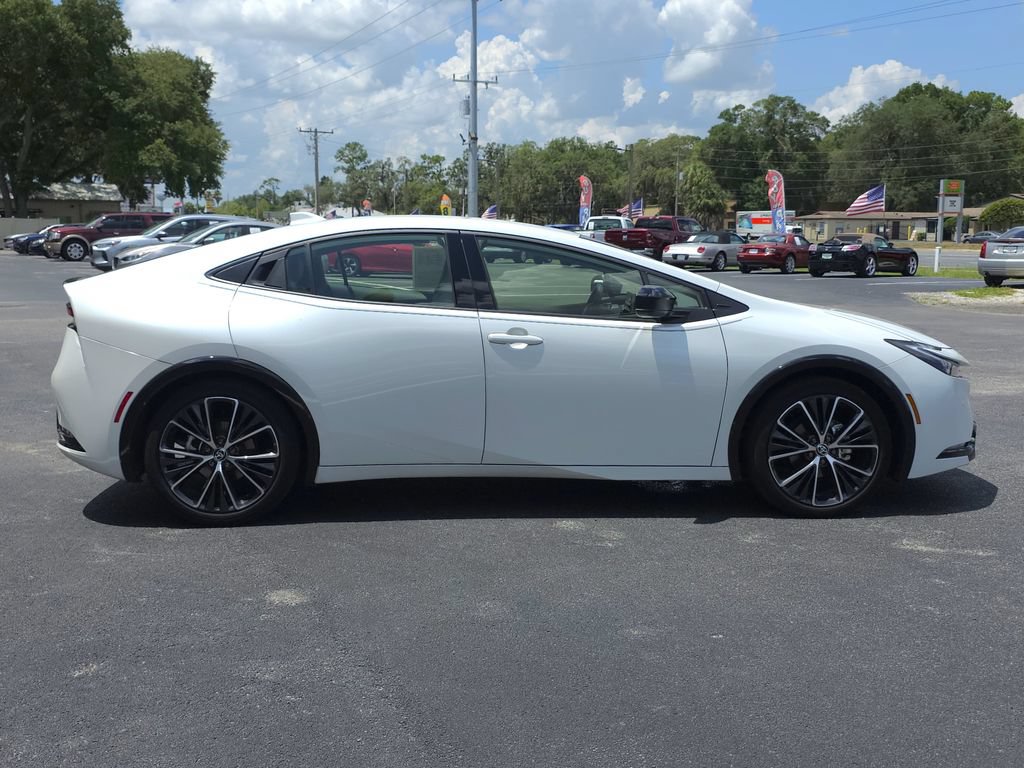 Used 2024 Toyota Prius XLE FWD image 4