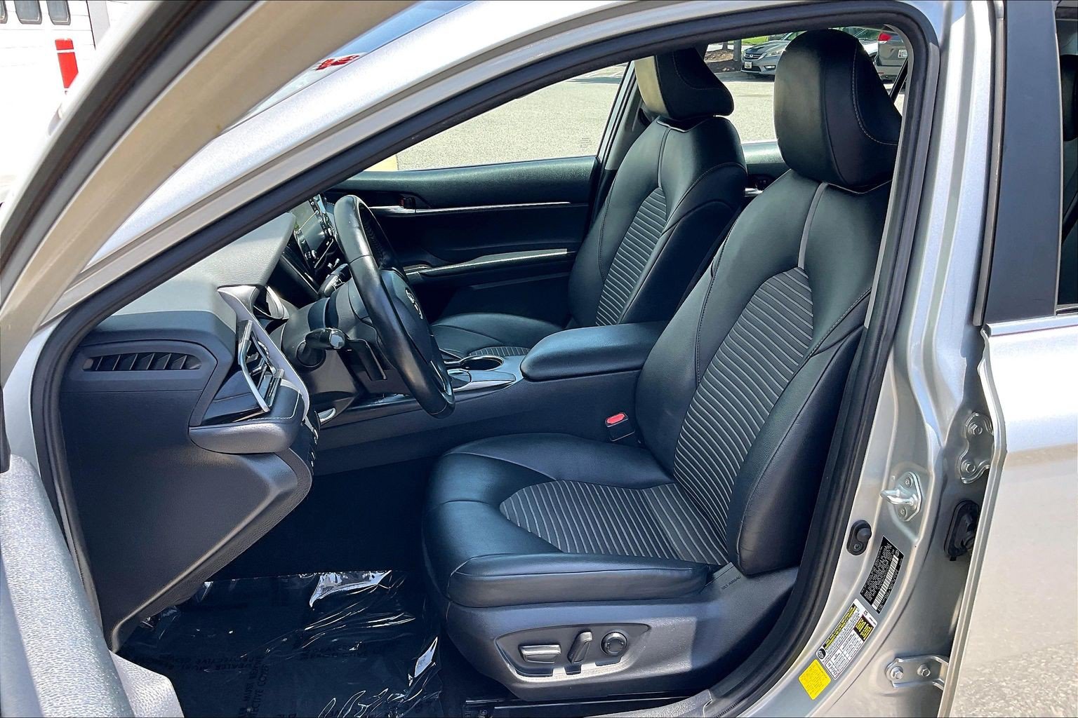 Used 2021 Toyota Camry SE FWD image 29