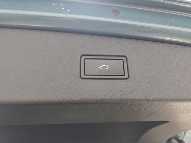 Used 2019 Volkswagen Tiguan SEL w/ 3rd Row Seat Package AWD/4WD image 34