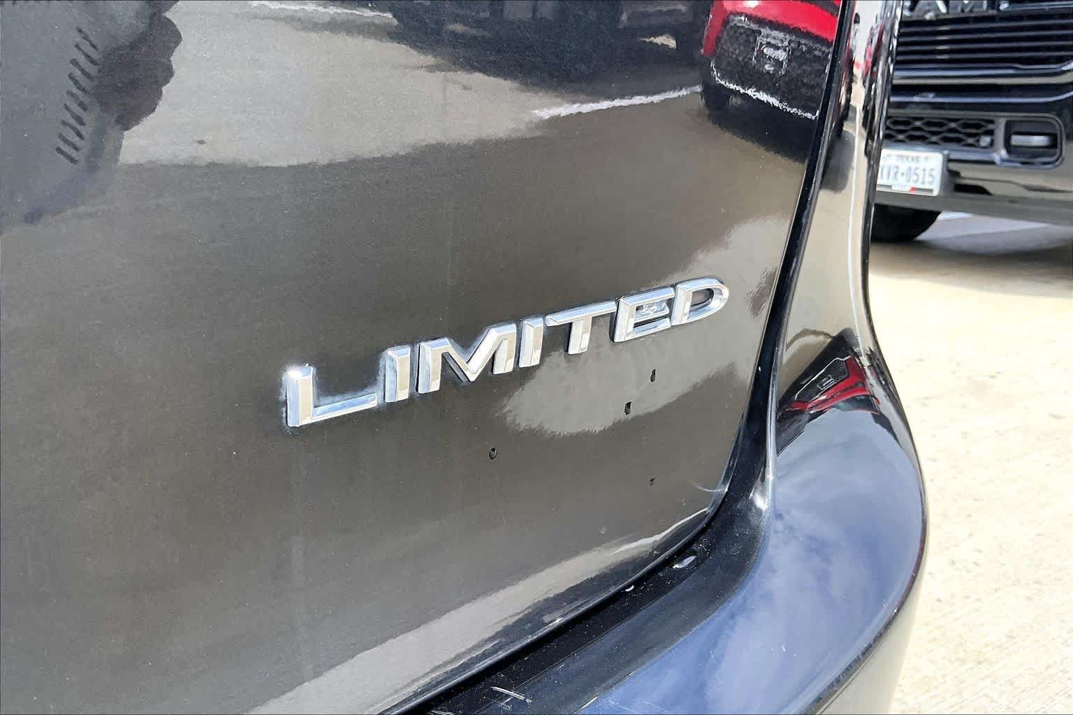 Used 2023 Chrysler Pacifica Limited FWD image 10