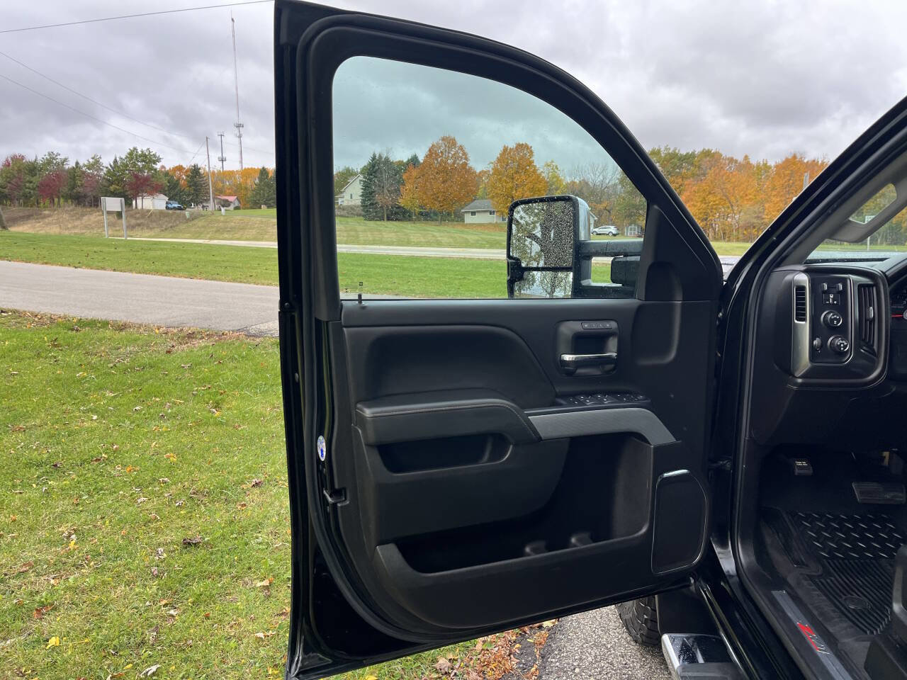 Used 2019 Chevrolet Silverado 2500 LTZ image 26