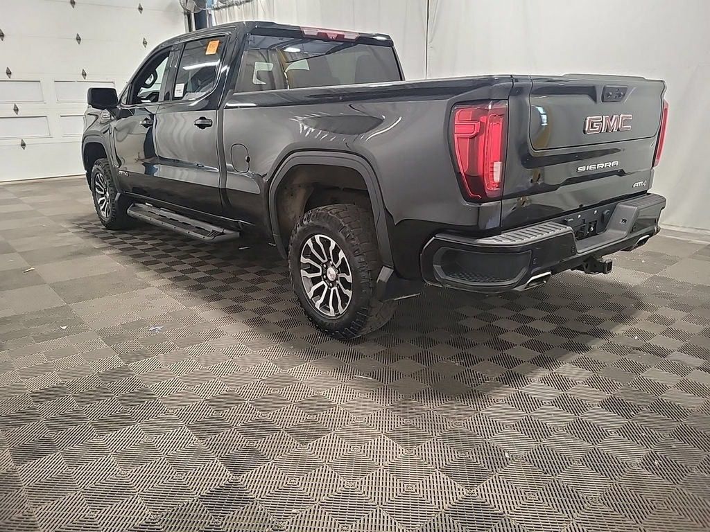 Used 2022 GMC Sierra 1500 AT4 w/ Technology Package AWD/4WD image 4
