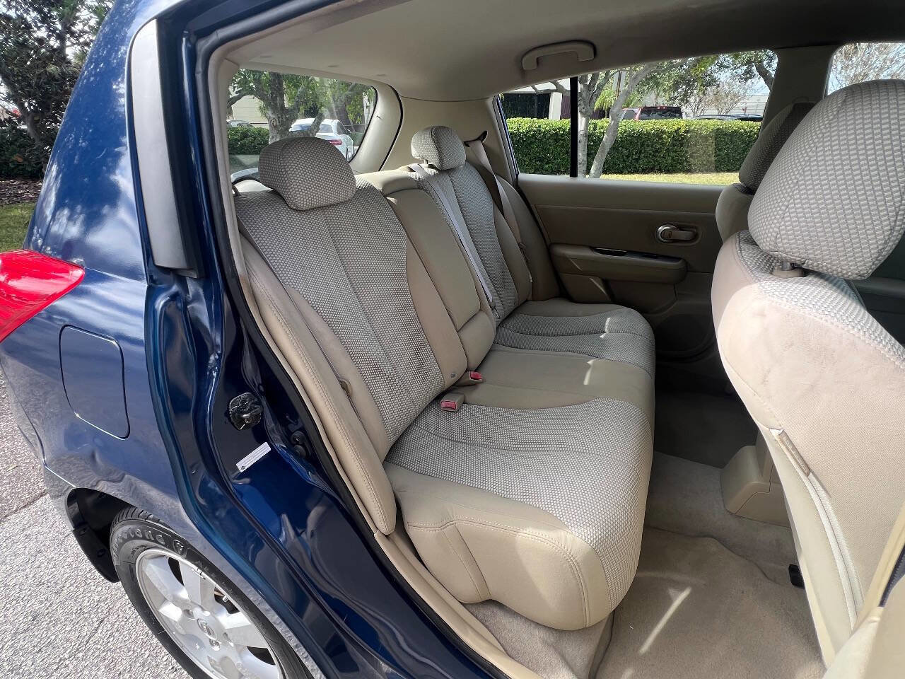 Used 2007 Nissan Versa 1.8 SL 4dr Hatchback (1.8L I4 w/ Convenience Pkg image 29